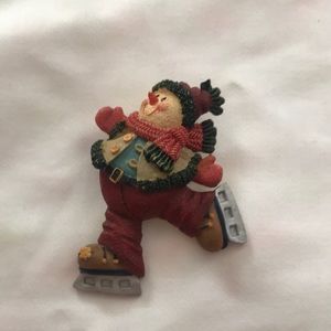 ⚡️FINAL PRICE⚡️ Vintage Christmas Snowman Iceskating Brooch